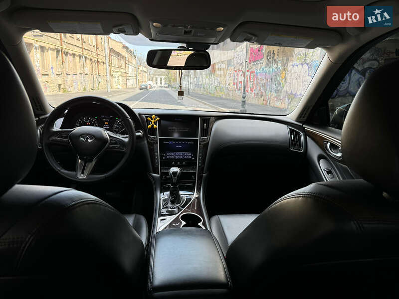 Седан Infiniti Q50 2017 в Одессе