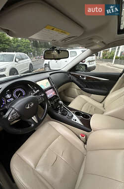 Седан Infiniti Q50 2014 в 
