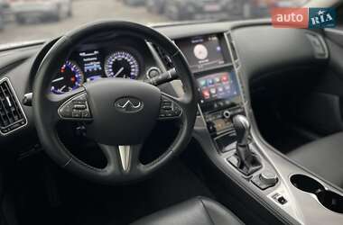 Седан Infiniti Q50 2016 в 