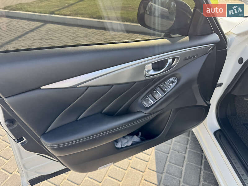 Седан Infiniti Q50 2015 в Одесі