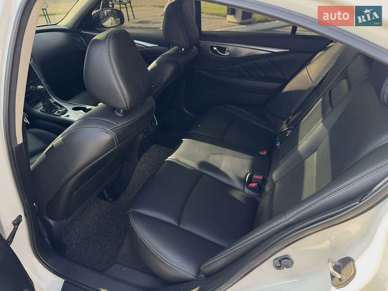 Седан Infiniti Q50 2015 в Одесі