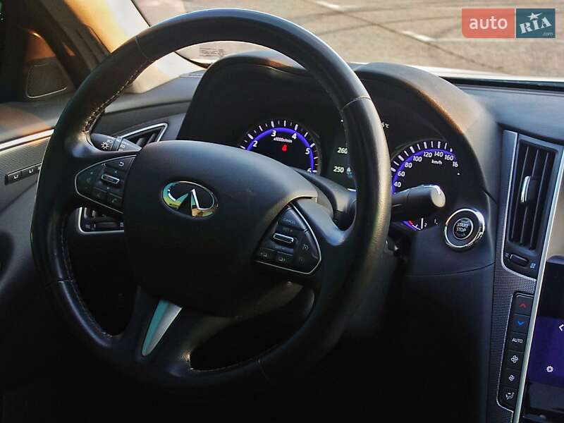 Седан Infiniti Q50 2015 в Киеве
