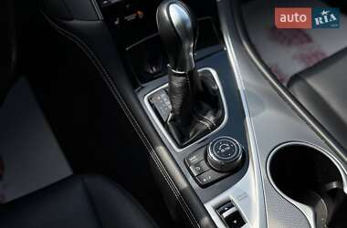 Седан Infiniti Q50 2017 в 