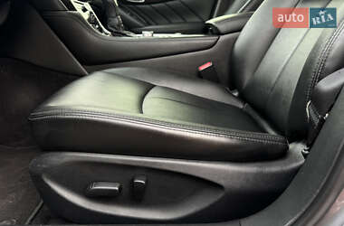 Седан Infiniti Q50 2017 в 