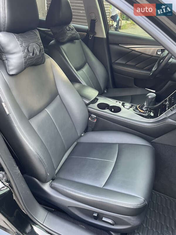 Седан Infiniti Q50 2016 в Дніпрі