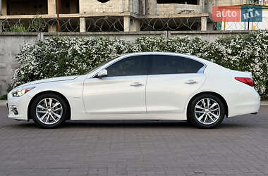 Седан Infiniti Q50 2015 в 