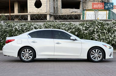 Седан Infiniti Q50 2015 в 