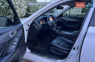 Седан Infiniti Q50 2015 в 
