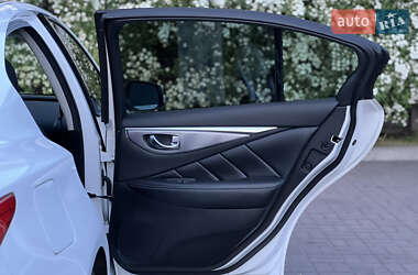 Седан Infiniti Q50 2015 в 