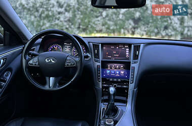 Седан Infiniti Q50 2015 в 
