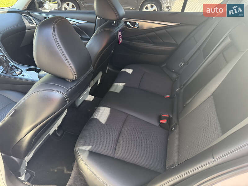 Седан Infiniti Q50 2018 в Львові