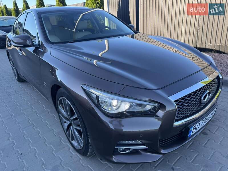 Седан Infiniti Q50 2015 в 