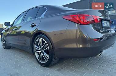 Седан Infiniti Q50 2015 в 