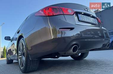 Седан Infiniti Q50 2015 в 