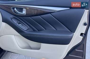 Седан Infiniti Q50 2015 в 