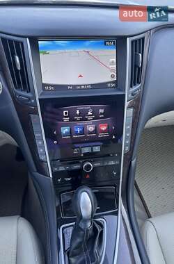 Седан Infiniti Q50 2015 в 