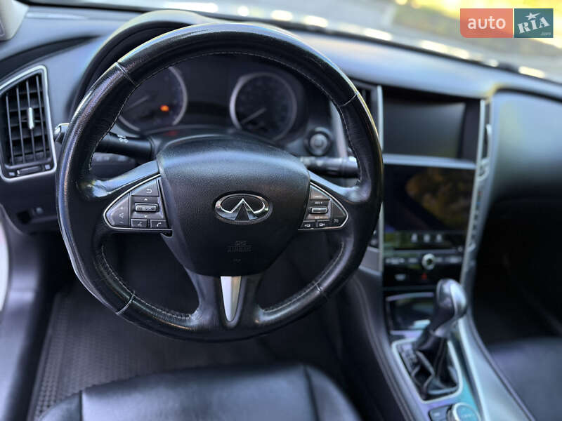 Седан Infiniti Q50 2016 в Полтаві