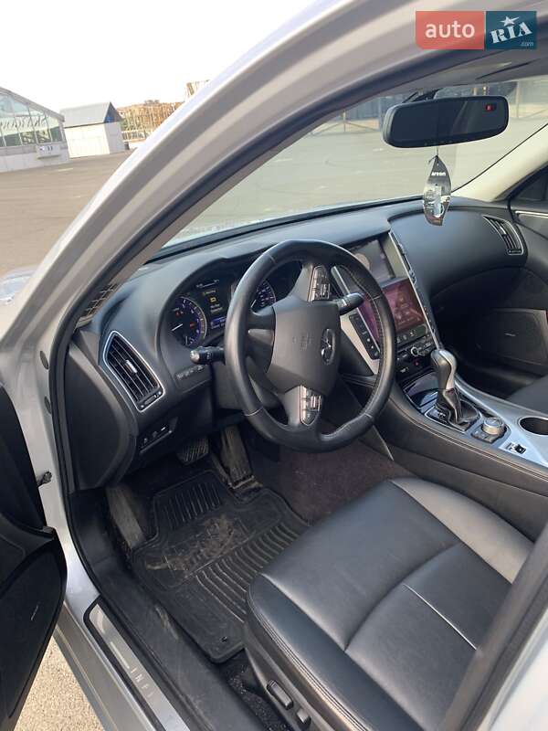 Седан Infiniti Q50 2016 в Києві