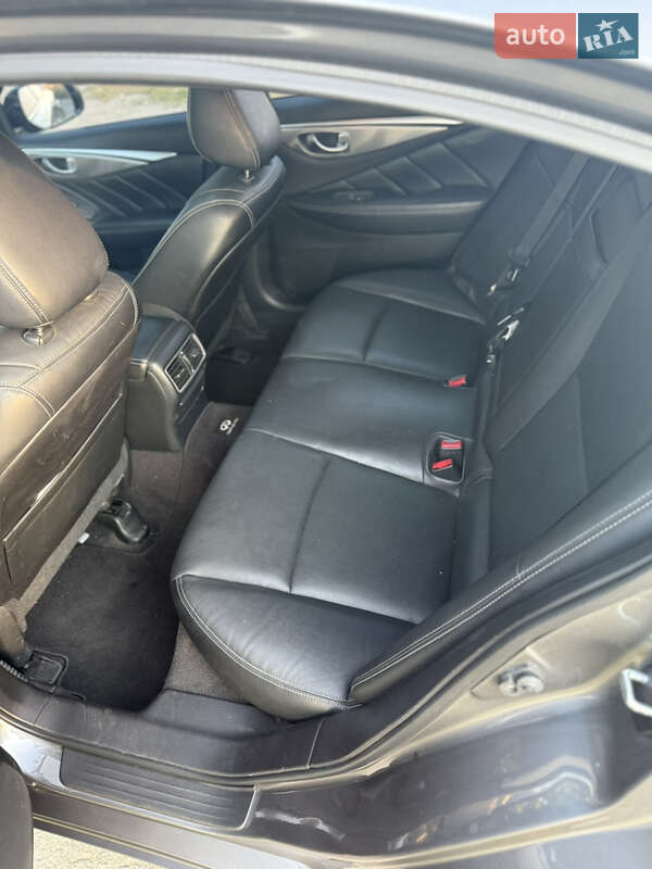 Седан Infiniti Q50 2015 в Киеве