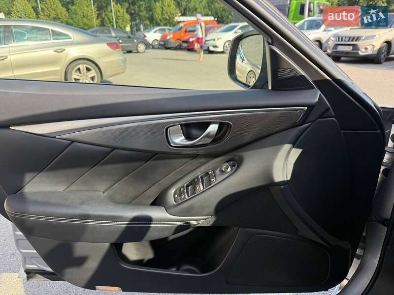 Седан Infiniti Q50 2018 в Буче