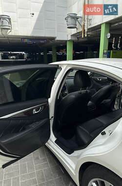 Седан Infiniti Q50 2017 в 