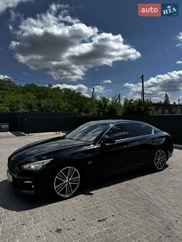 Седан Infiniti Q50 2015 в Шептицькому