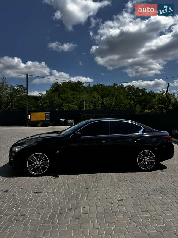 Седан Infiniti Q50 2015 в Шептицькому
