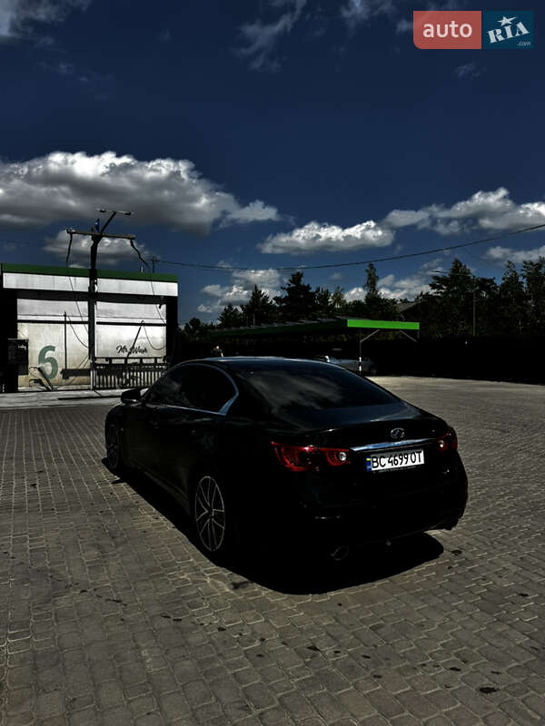 Седан Infiniti Q50 2015 в Шептицькому