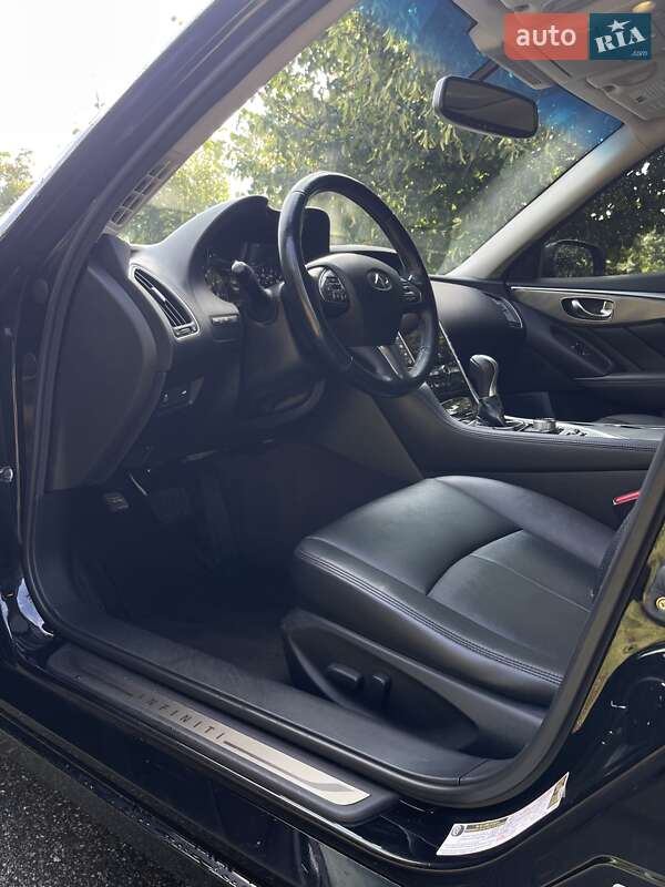 Седан Infiniti Q50 2013 в Ирпене