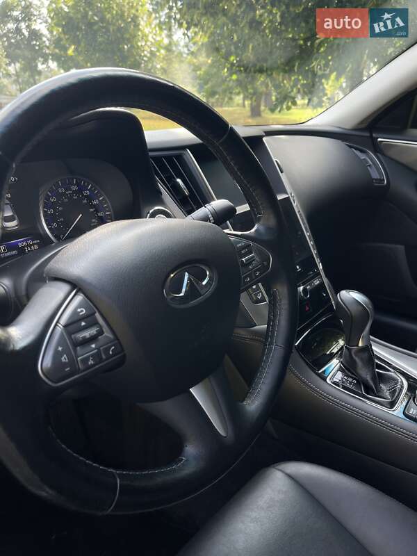 Седан Infiniti Q50 2013 в Ирпене