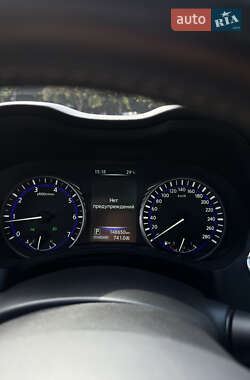 Седан Infiniti Q50 2014 в 