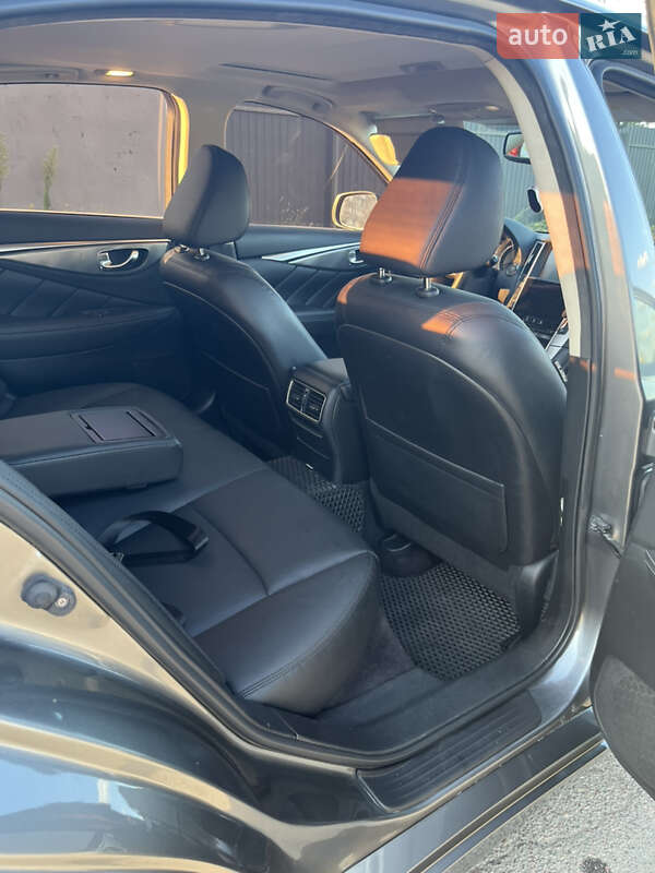 Седан Infiniti Q50 2015 в Миколаєві