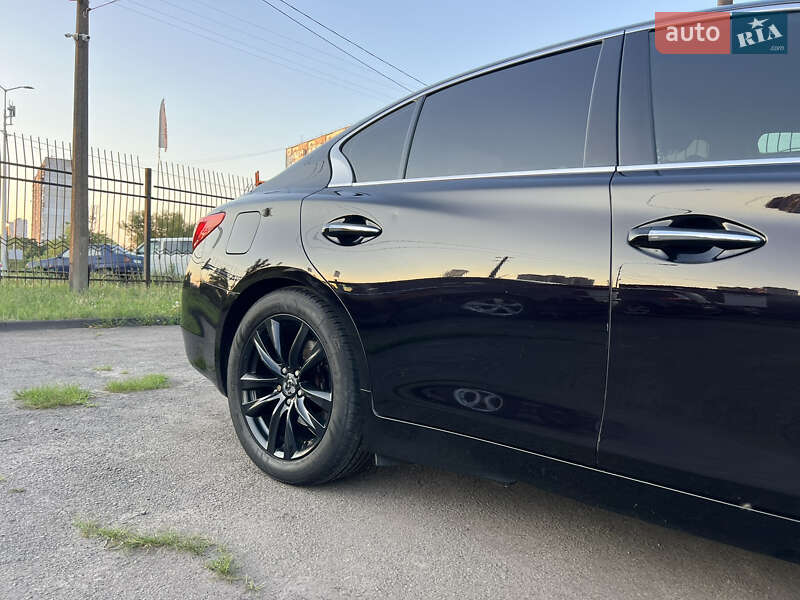 Седан Infiniti Q50 2015 в Києві