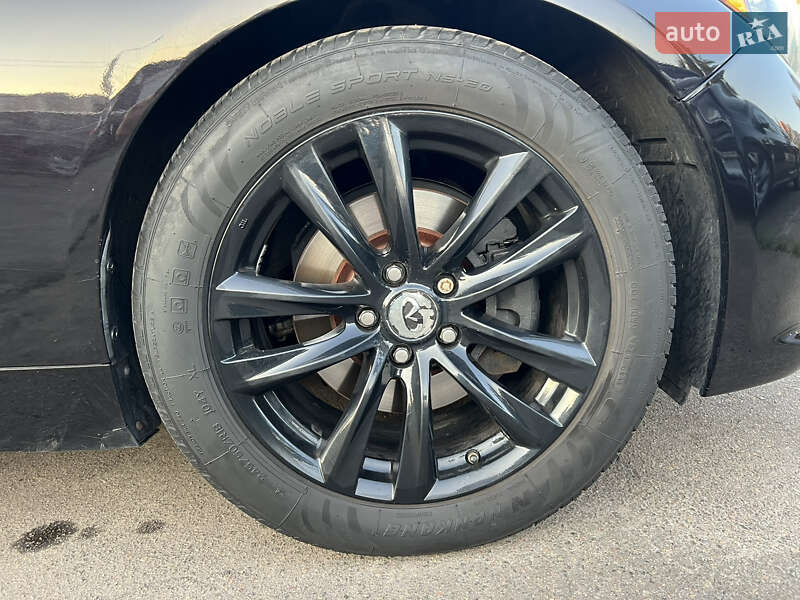 Седан Infiniti Q50 2015 в Києві