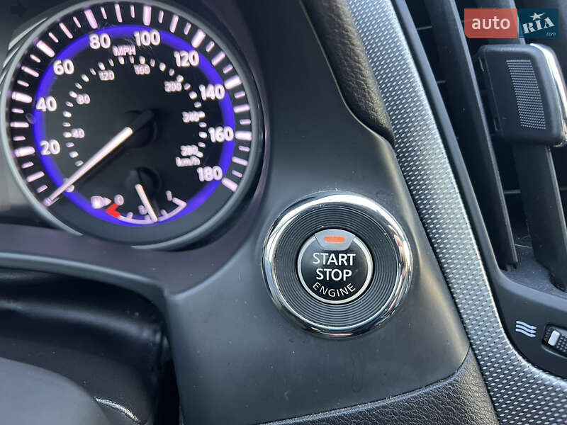 Седан Infiniti Q50 2015 в Києві