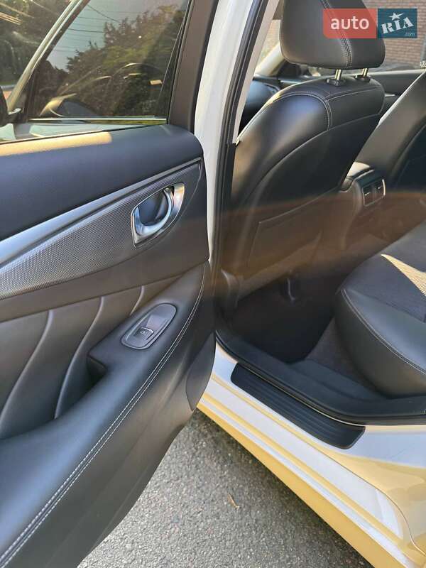 Седан Infiniti Q50 2019 в Києві