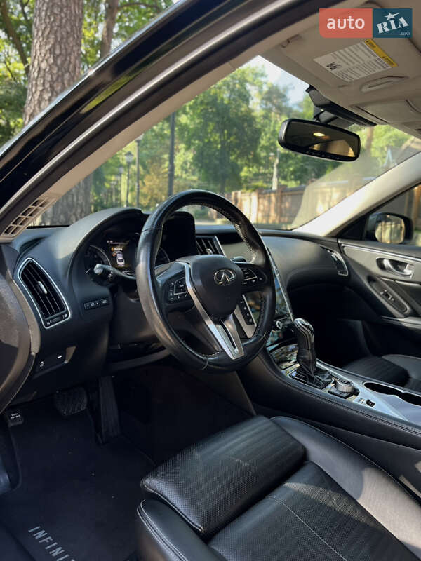 Седан Infiniti Q50 2017 в Чернигове