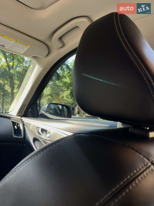 Седан Infiniti Q50 2017 в Чернигове