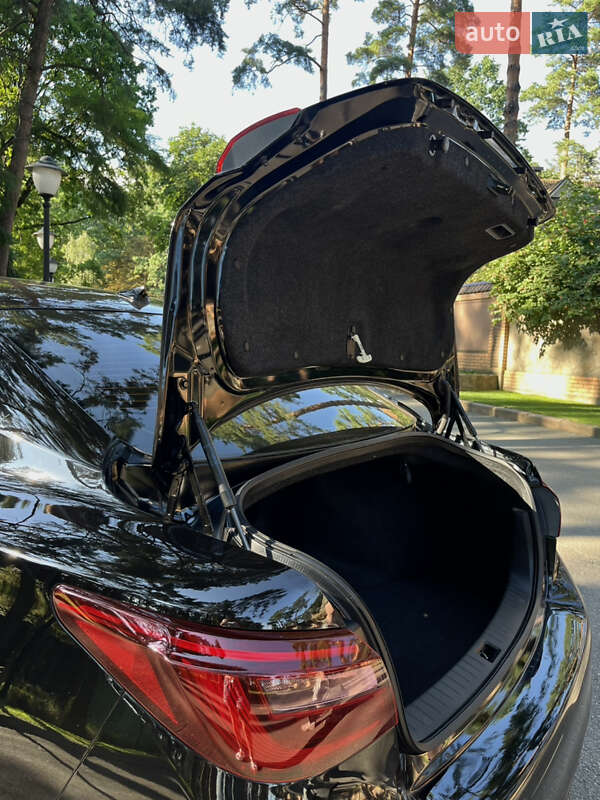 Седан Infiniti Q50 2017 в Чернигове