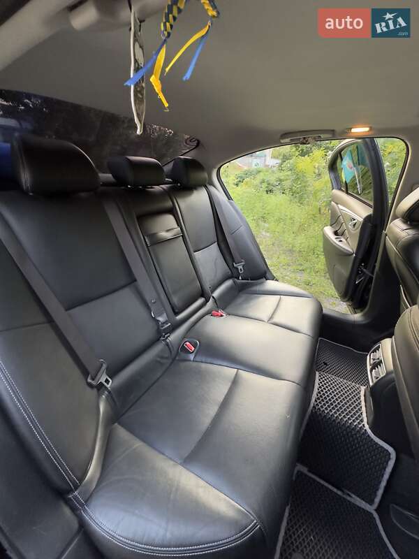 Седан Infiniti Q50 2014 в Києві