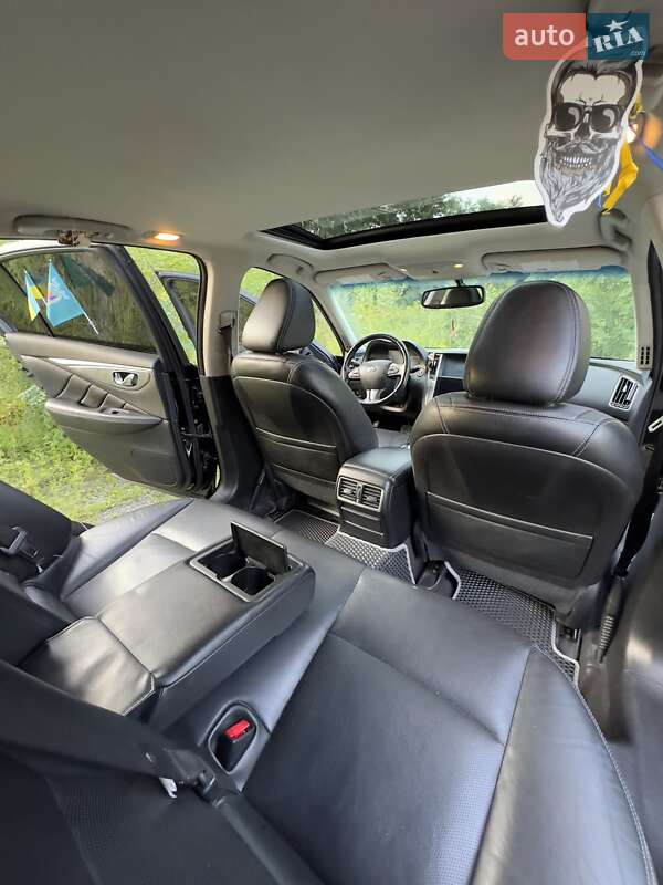 Седан Infiniti Q50 2014 в Києві