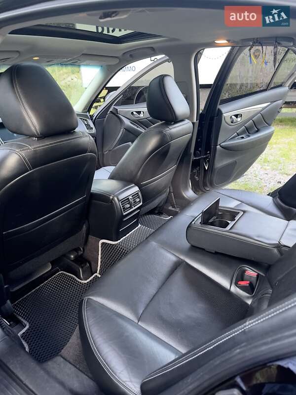 Седан Infiniti Q50 2014 в Києві