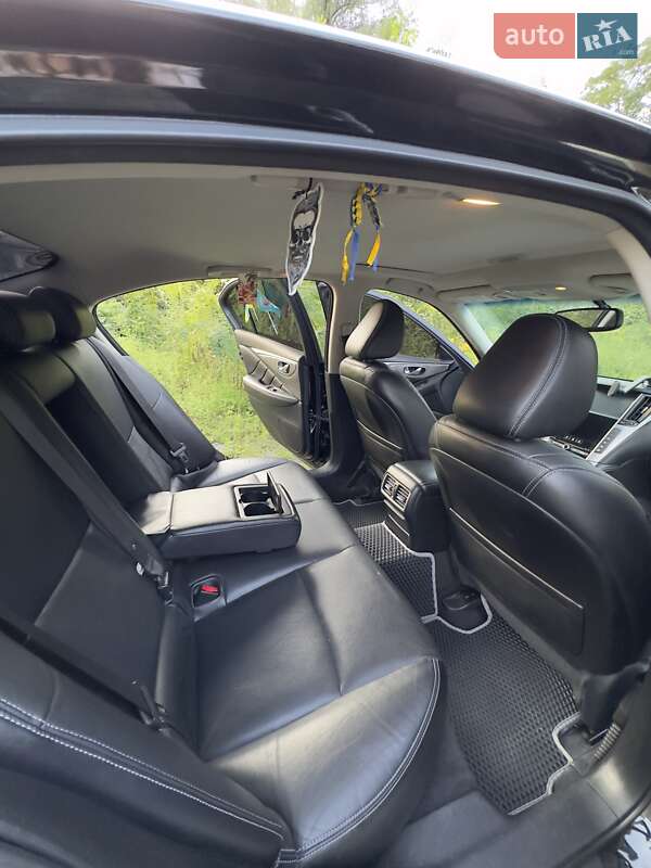 Седан Infiniti Q50 2014 в Києві