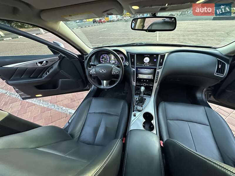 Седан Infiniti Q50 2016 в Одессе