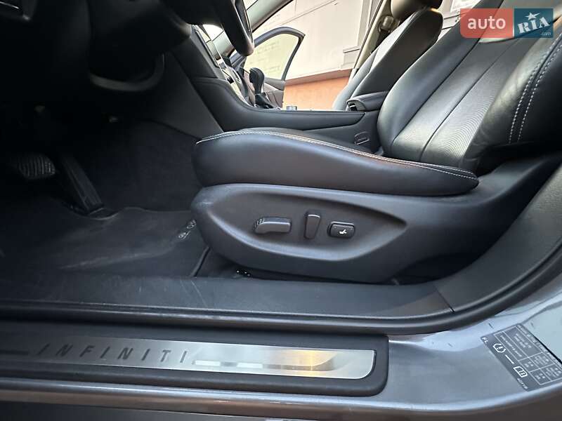 Седан Infiniti Q50 2016 в Одессе