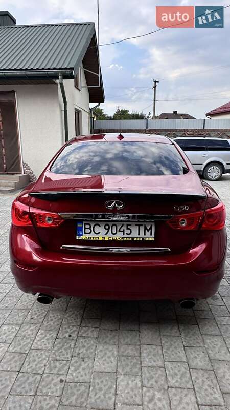 Седан Infiniti Q50 2016 в Ременеві