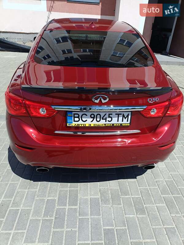 Седан Infiniti Q50 2016 в Ременеві