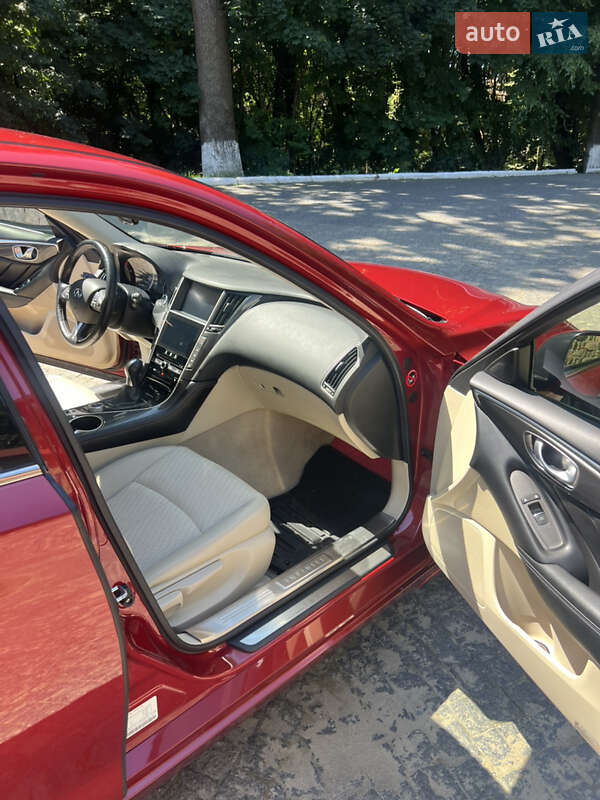 Седан Infiniti Q50 2017 в Чернівцях
