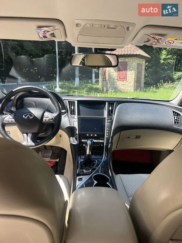 Седан Infiniti Q50 2017 в Чернівцях