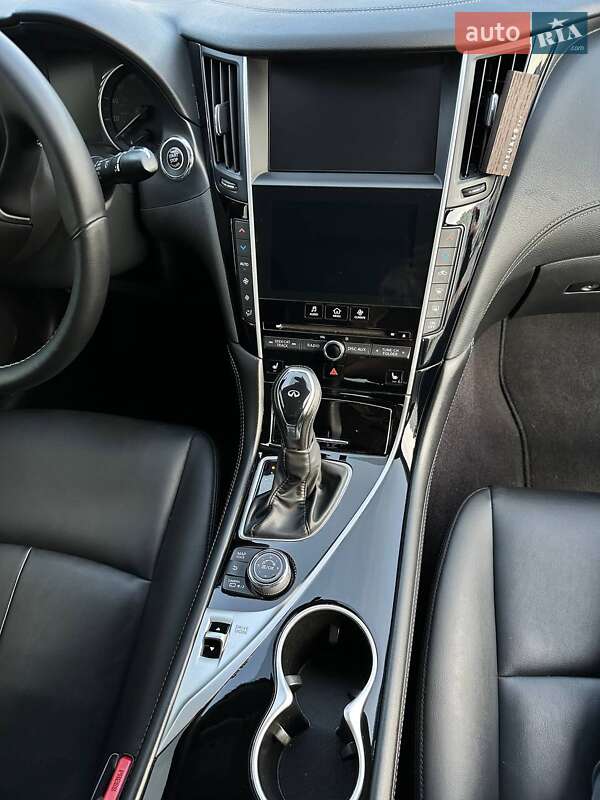 Седан Infiniti Q50 2018 в Ивано-Франковске